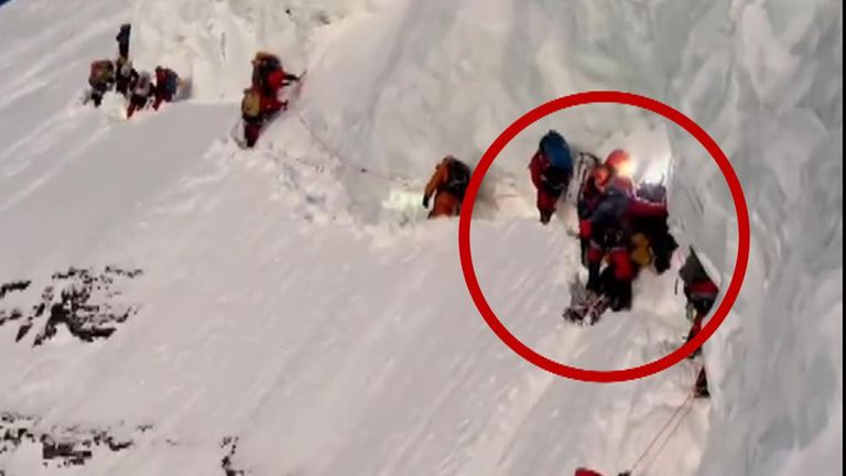 immagine del video girato in occasione della morte dello sherpa sul k2