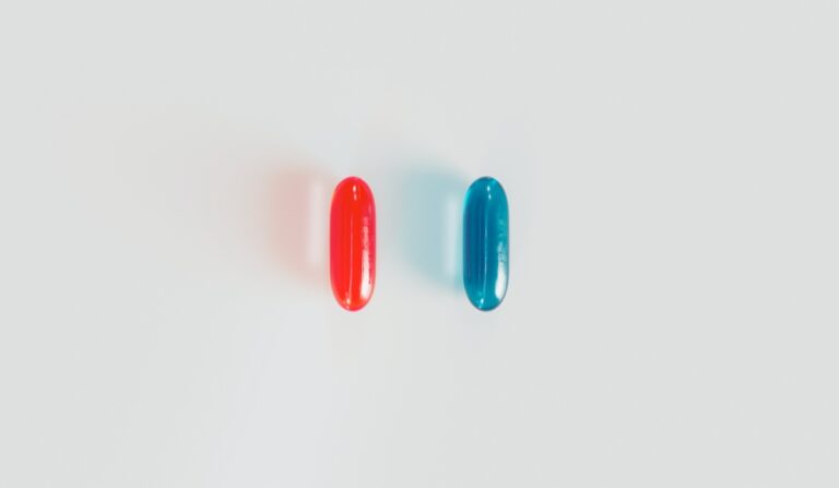 una pillola rossa e una blu