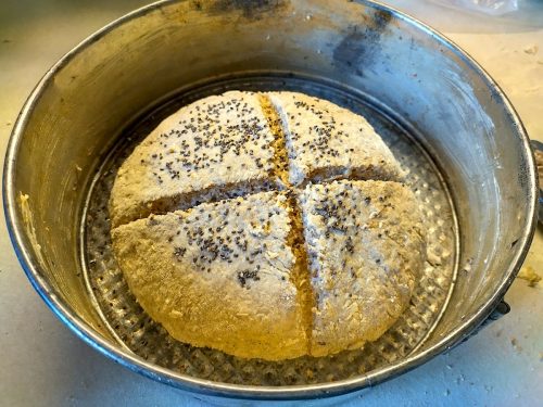 un pane speciale pronto per essere infornato